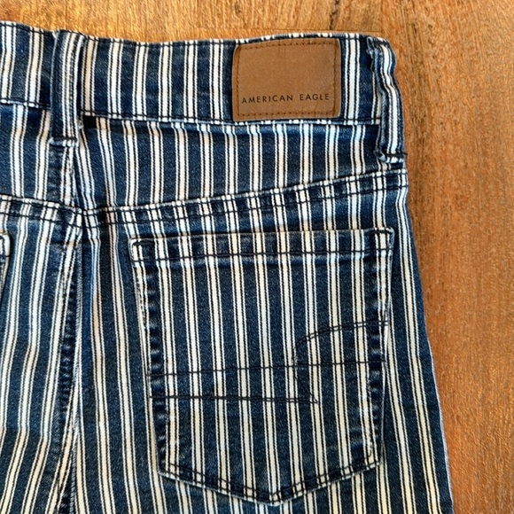 AMERICAN EAGLE • STRIPED HI-RISE SHORTIE • Size 00 Summer Shorts - Picture 3 of 11